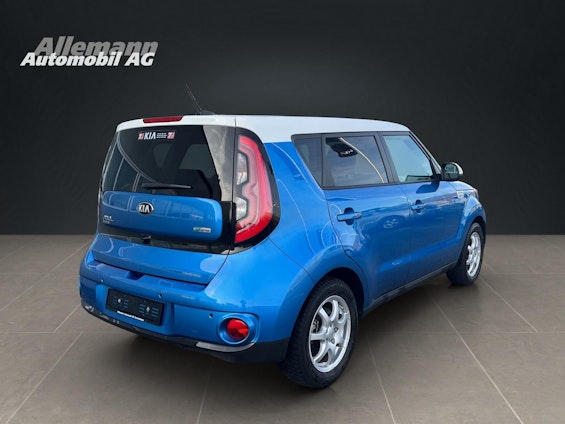 Vehicle image 5 Vehicle image 5