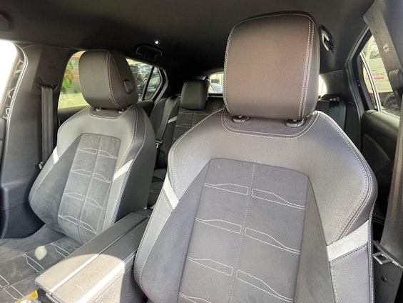 Vehicle image 4 Vehicle image 4