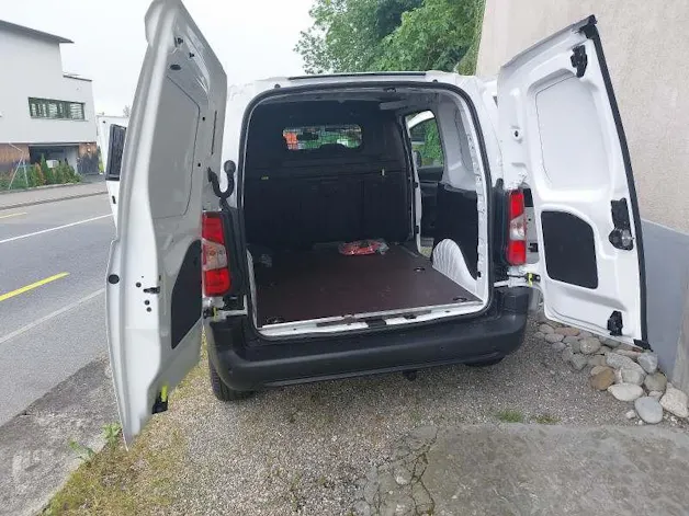 Peugeot e-Partner Kaw. 800 Standard 50 kWh Premium