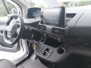 Peugeot e-Partner Kaw. 800 Standard 50 kWh Premium