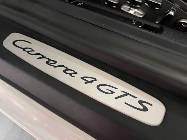 Porsche 911 Carrera 4 GTS Cabriolet