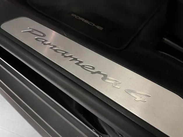 Porsche Panamera 4
