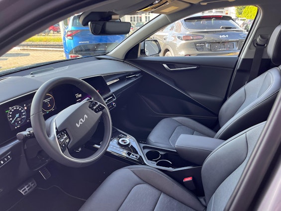 Vehicle image 10 Vehicle image 10