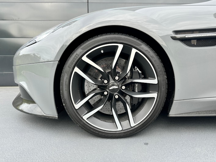 Vehicle image ASTON MARTIN V12 Vanquish