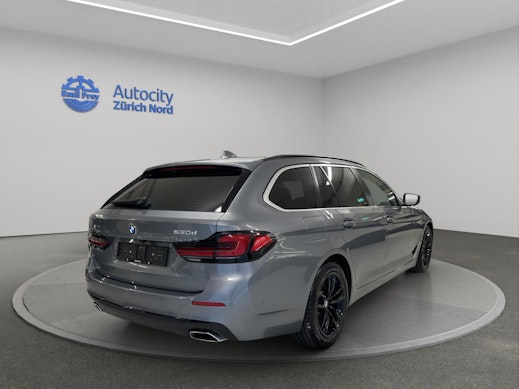 BMW 530d xDrive Touring 1