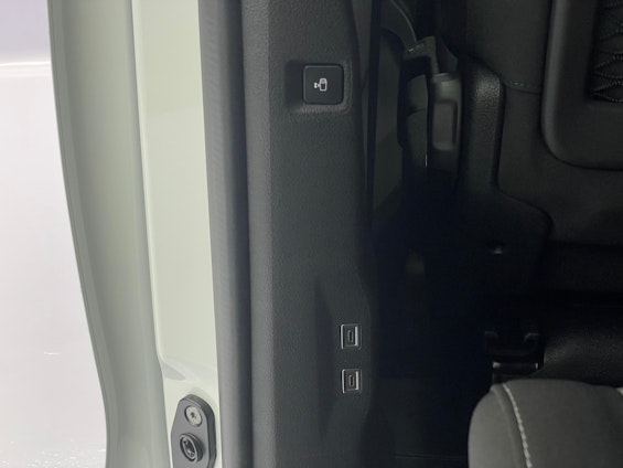 Vehicle image 15 Vehicle image 15