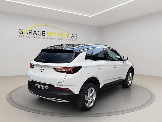 Vehicle image 4 Vehicle image 4