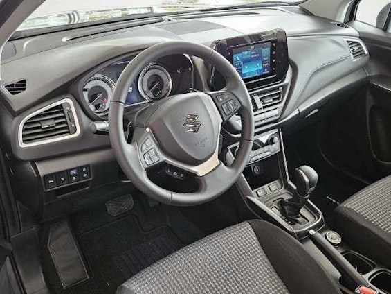 Vehicle image 4
