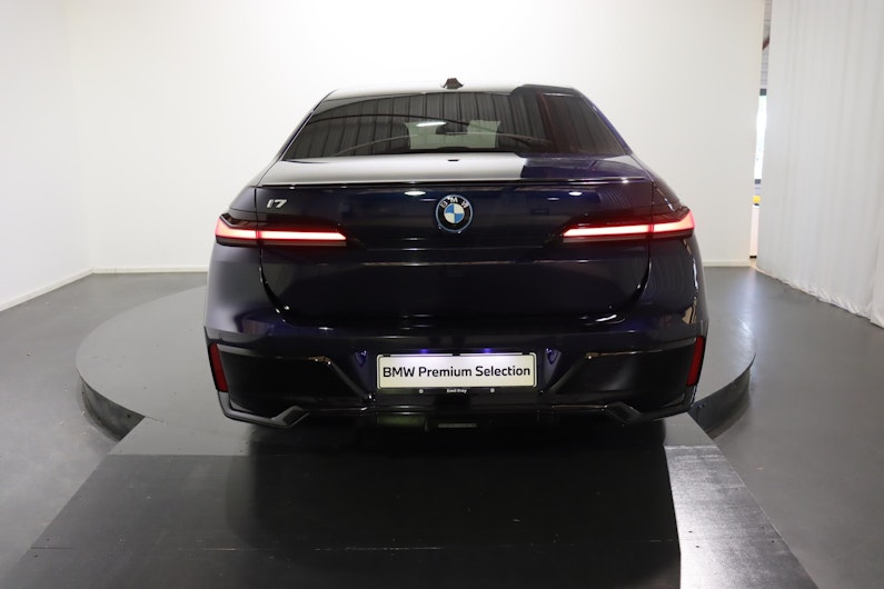 Vehicle image BMW i7
