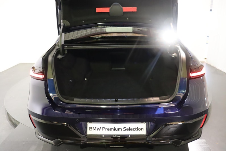 Vehicle image BMW i7