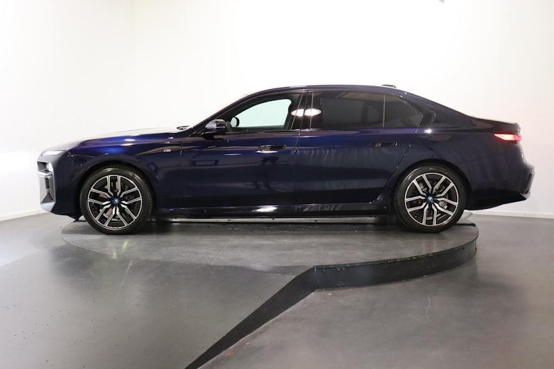 Vehicle image BMW i7