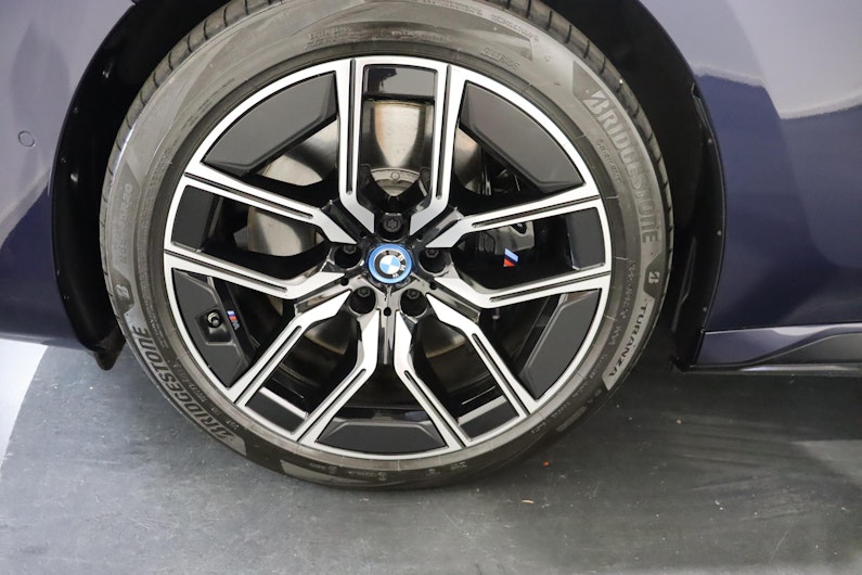 Vehicle image BMW i7