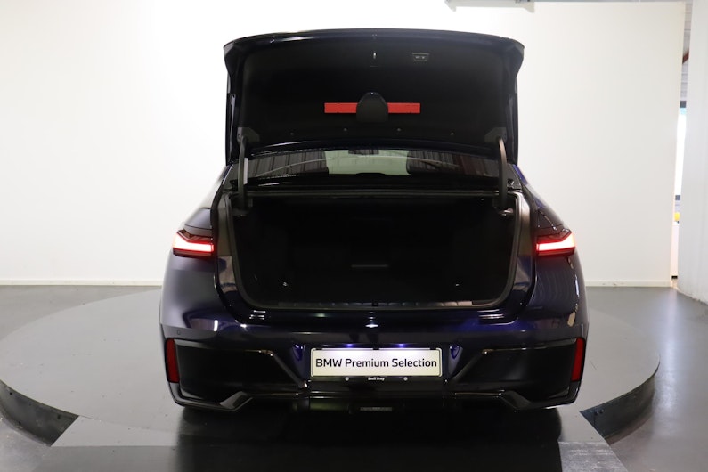 Vehicle image BMW i7