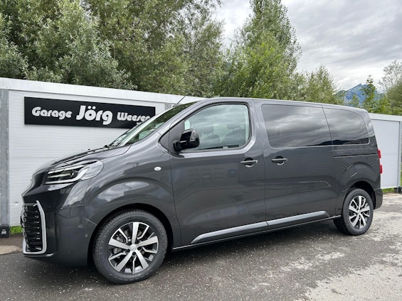 First vehicle image