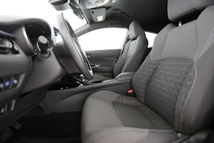 Vehicle image TOYOTA C-HR 2.0 VVTi HSD Trend