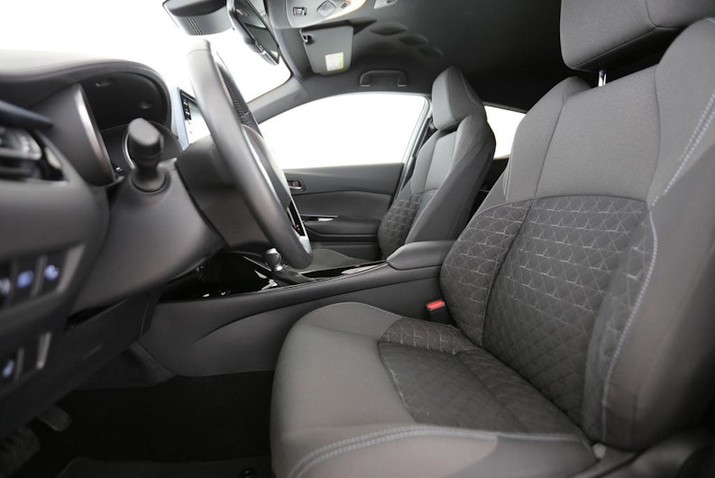 Vehicle image TOYOTA C-HR