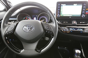 Vehicle image TOYOTA C-HR 2.0 VVTi HSD Trend