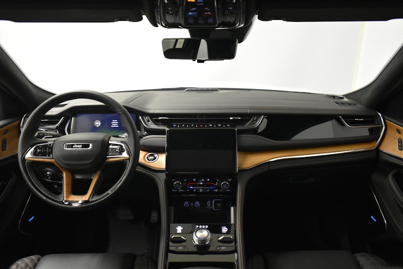 Vehicle image JEEP Grand Cherokee