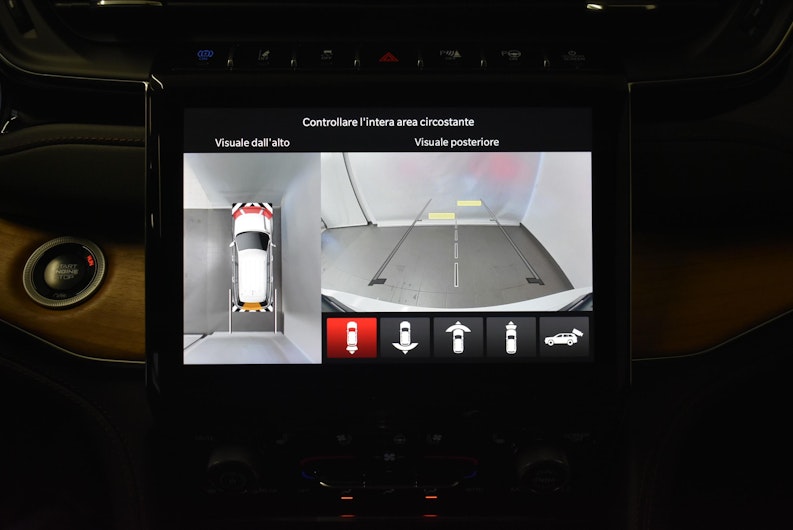 Vehicle image JEEP Grand Cherokee