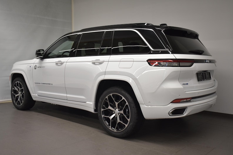 Vehicle image JEEP Grand Cherokee