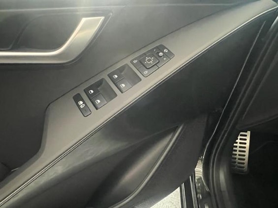 Vehicle image 12 Vehicle image 12