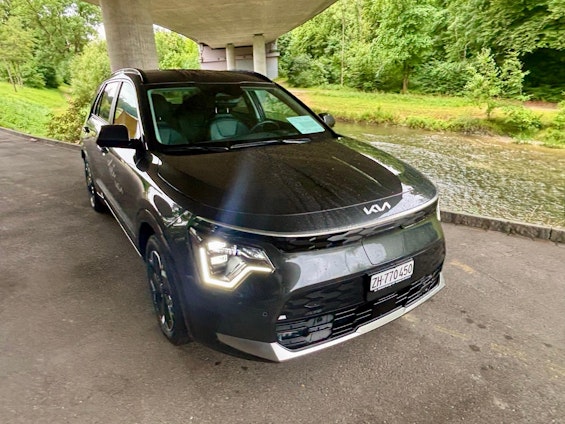 First vehicle image First vehicle image