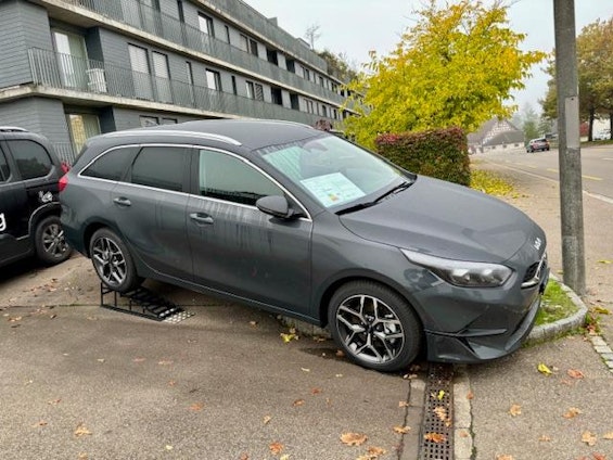 First vehicle image