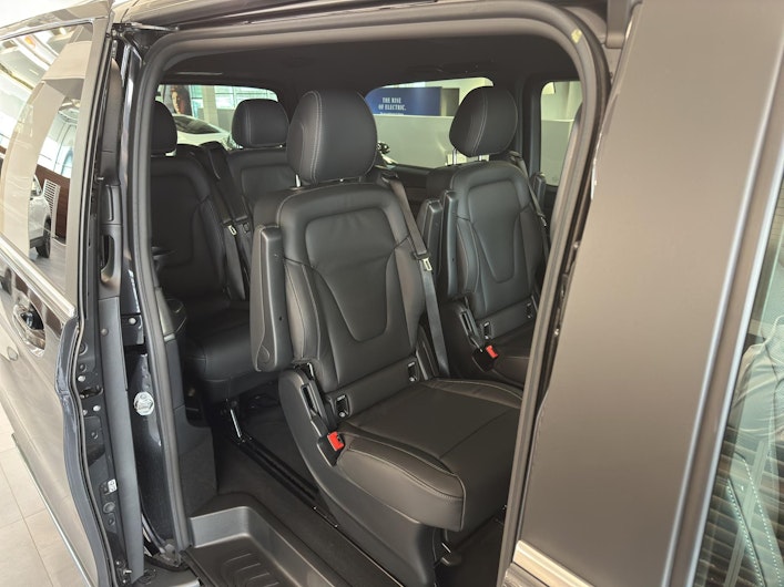 Vehicle image MERCEDES-BENZ V-CLASS