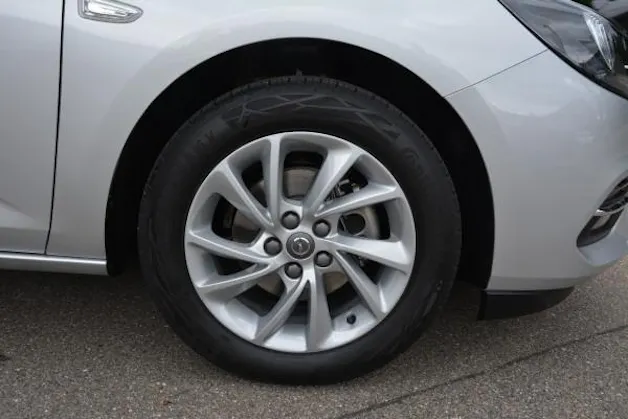 Opel Astra 1.4i Turbo Edition