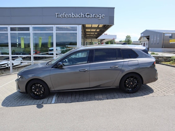First vehicle image