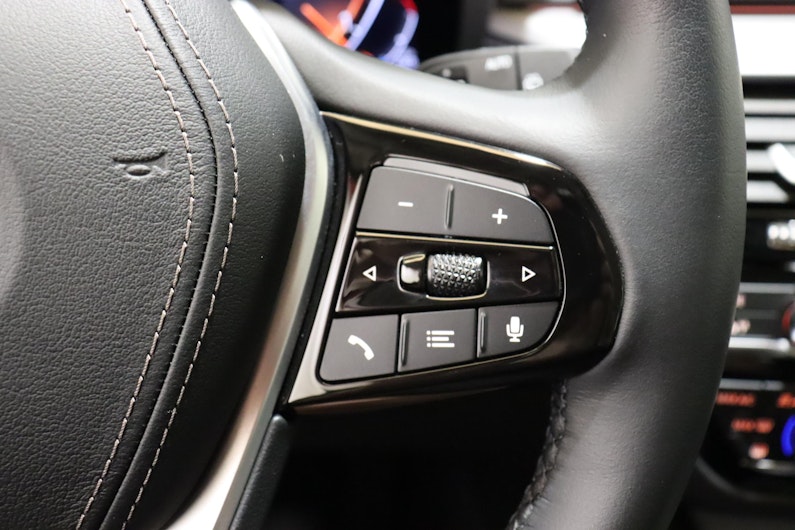 Vehicle image BMW 5 SERIES