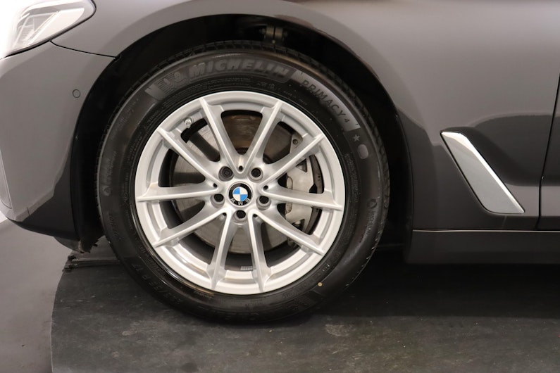 Vehicle image BMW 5 SERIES