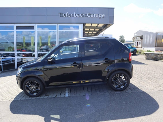 First vehicle image