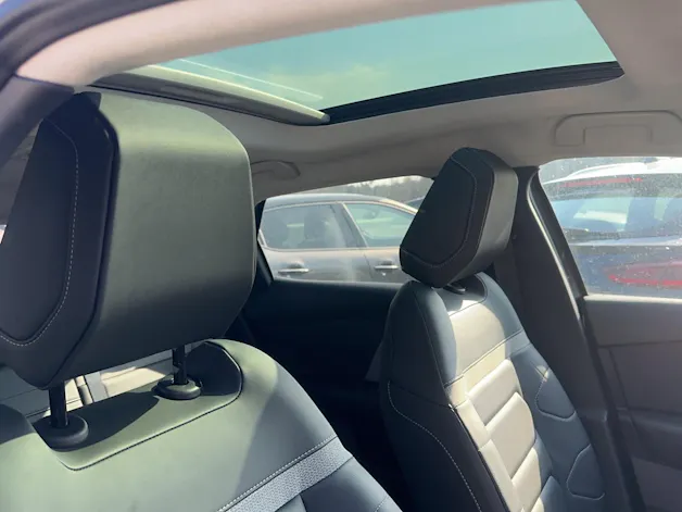 Citroën C4 1.2 PureTech Shine Pack Automat 155PS, Panoramaschiebedach, Werksgarantie / 3.99% Leasing-Aktion