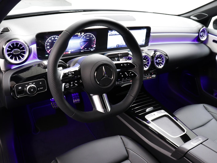 Vehicle image MERCEDES-BENZ A 180