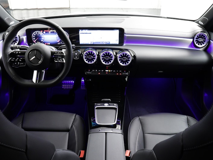 Vehicle image MERCEDES-BENZ A 180