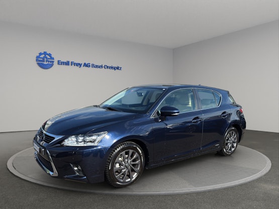 First vehicle image
