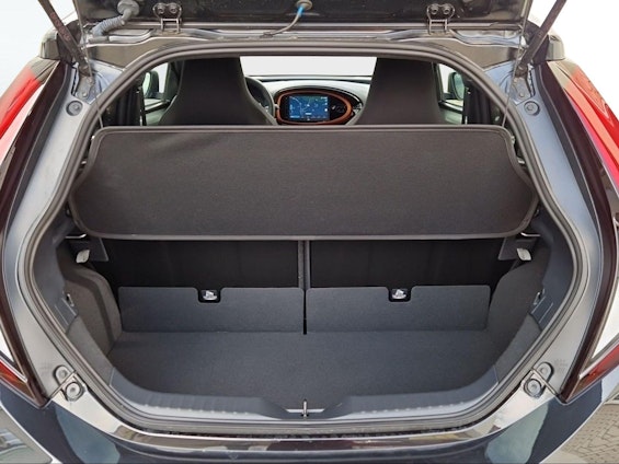 Vehicle image 8 Vehicle image 8