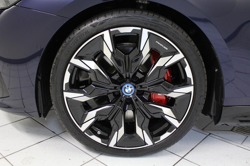 Vehicle image BMW i5