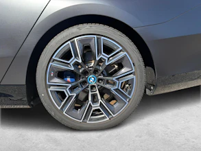 https://vehicle.imgix.net/3524918/0f45c568-3b9f-4bab-8193-8aa9d747b629.jpg