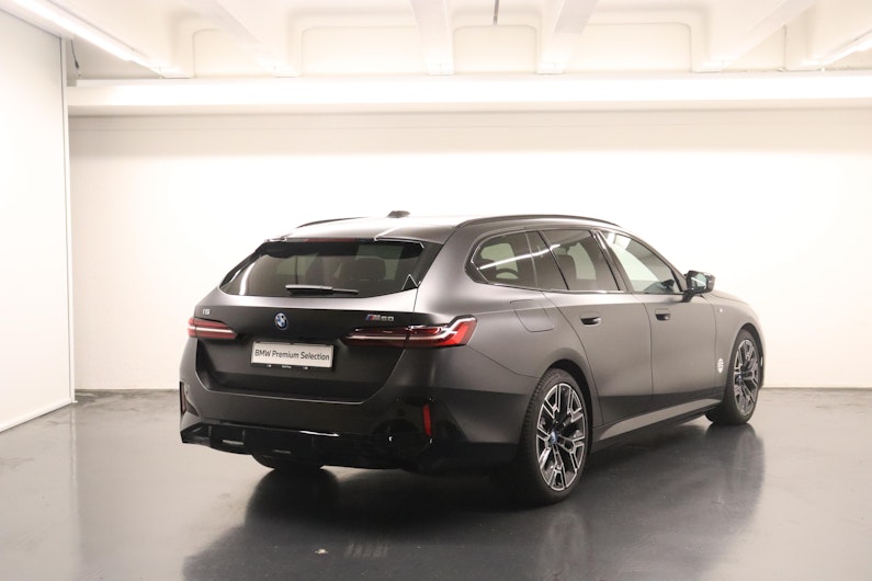 Vehicle image BMW i5