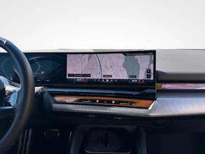 https://vehicle.imgix.net/3524918/6c93d91b-8dfb-410d-b337-05efd616530d.jpg