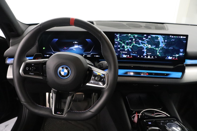 Vehicle image BMW i5