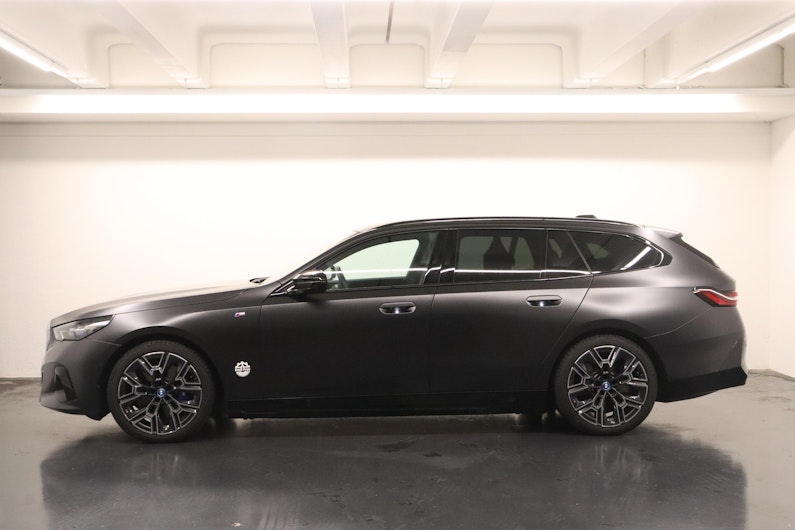 Vehicle image BMW i5