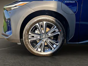 Toyota bZ4X Premium AWD 11 kW OBC 71,4 kWh