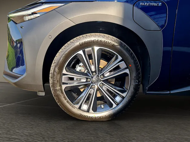 Toyota bZ4X Premium AWD 11 kW OBC 71,4 kWh