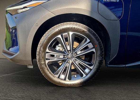 Vehicle image 15 Vehicle image 15