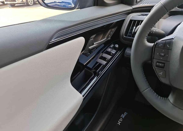 Vehicle image 14 Vehicle image 14