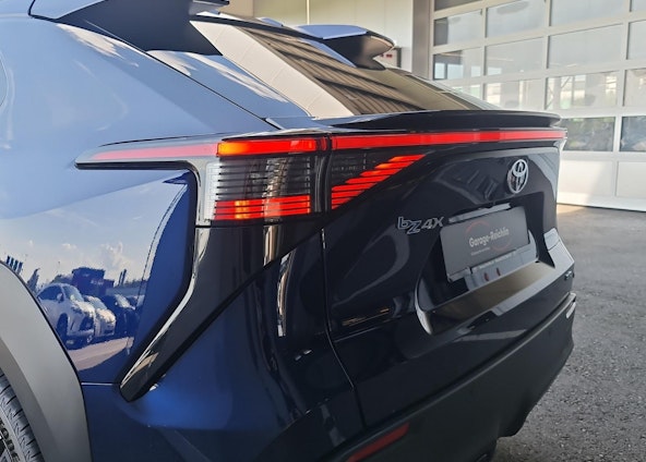 Vehicle image 16 Vehicle image 16