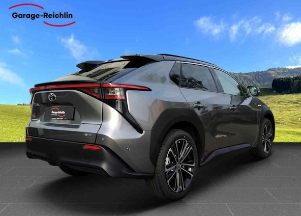 Vehicle image 4 Vehicle image 4